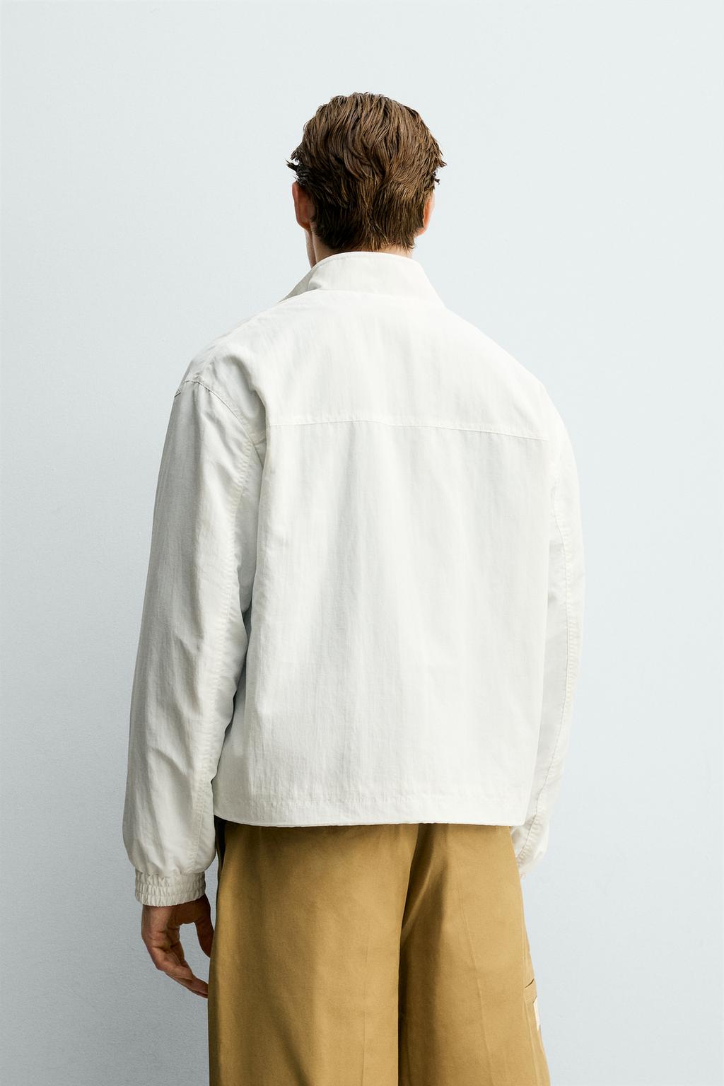 ЛЕГКАЯ КУРТКА ИЗ ВЫСОКОТЕХНОЛОГИЧНОЙ ТКАНИ