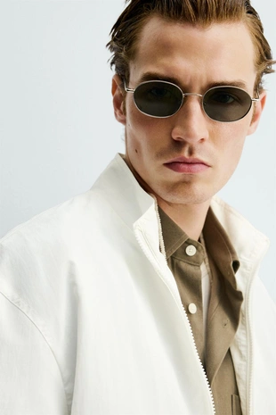 Легкая куртка из высокотехнологичной ткани- Заказать в России