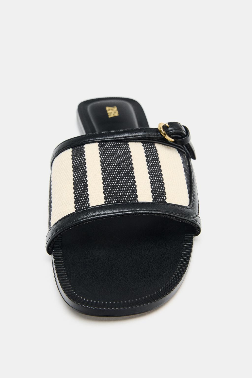 САНДАЛИИ С ПРИНТОМ И ПРЯЖКОЙ