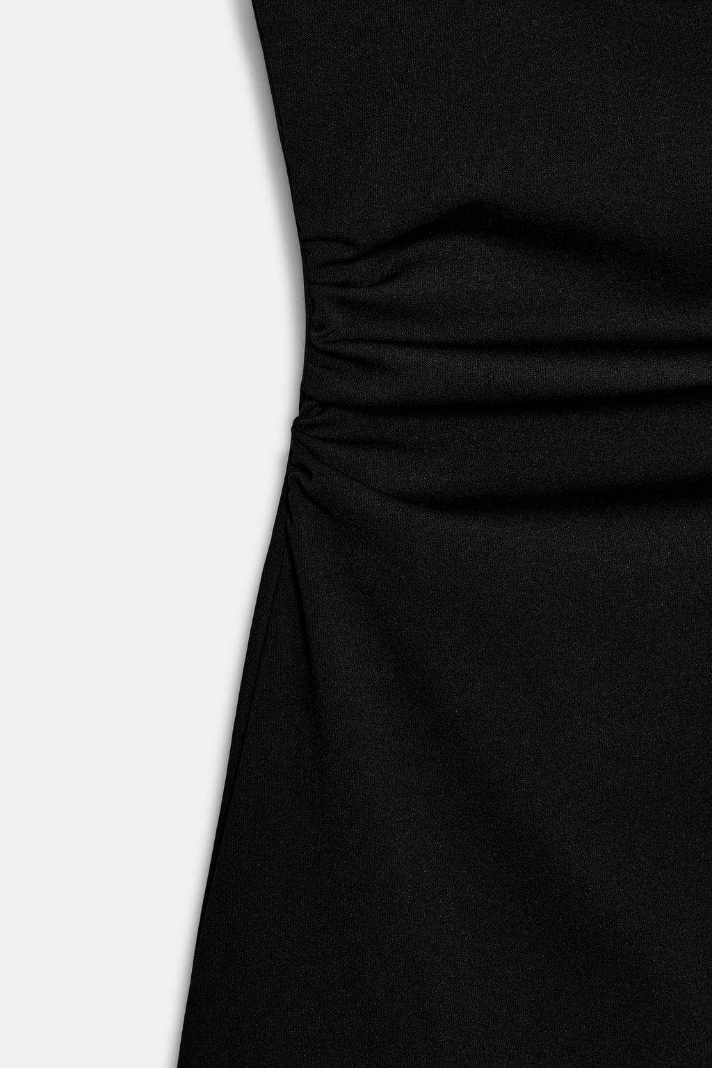 КОРОТКОЕ ПЛАТЬЕ С ГОРЛОВИНОЙ ХАЛТЕР