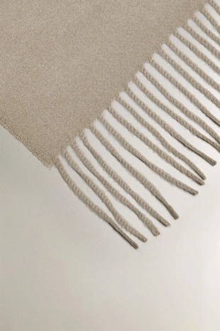 Плед с бахромой из мягкой ткани