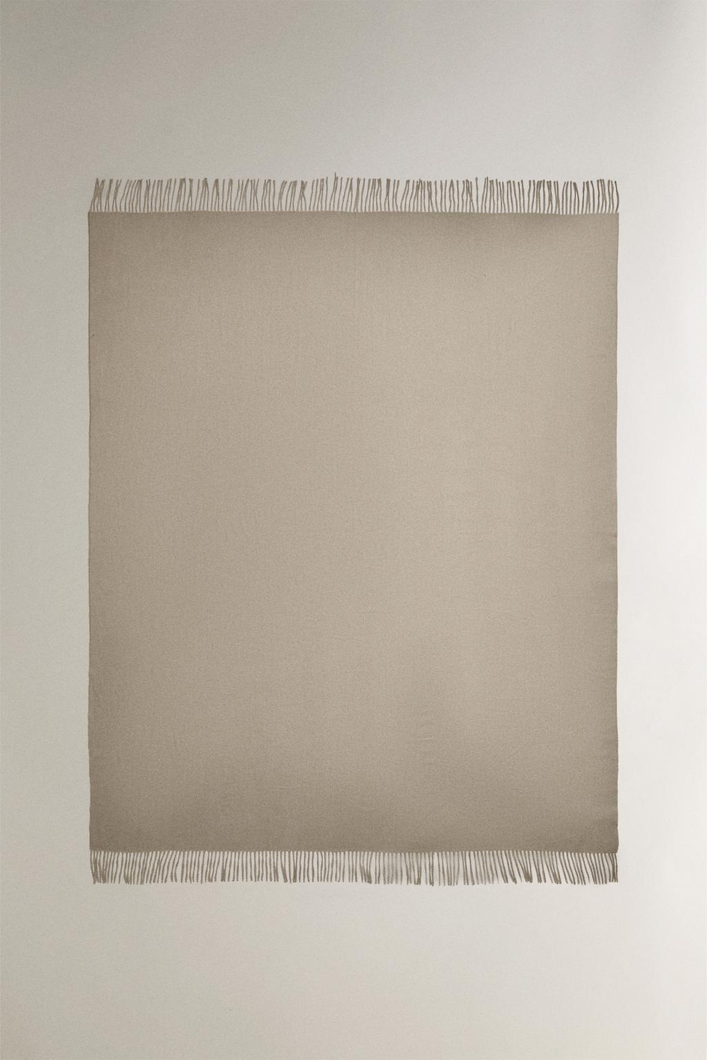 Плед с бахромой из мягкой ткани