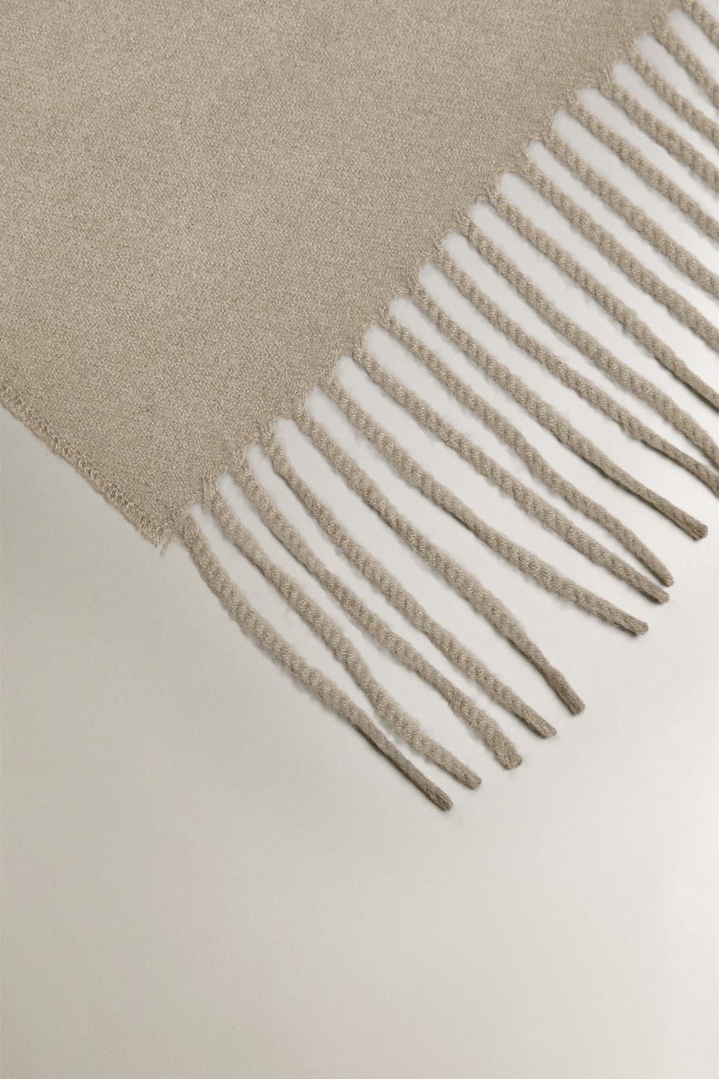 Плед с бахромой из мягкой ткани