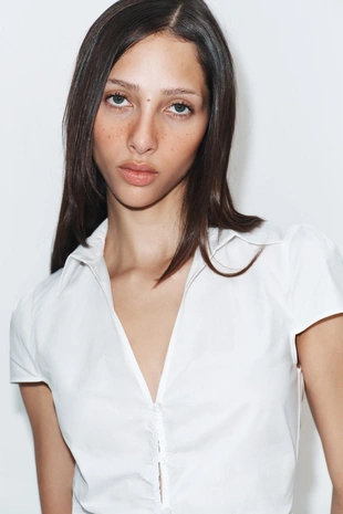 Приталенная рубашка со сборками