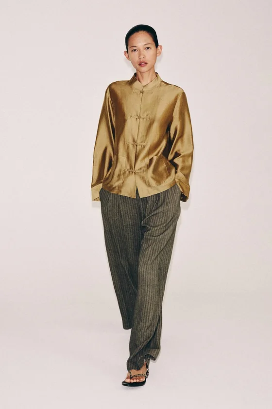 АТЛАСНАЯ РУБАШКА С НАВЕСНЫМИ ПЕТЛЯМИ — коллекция Zara «ZW»