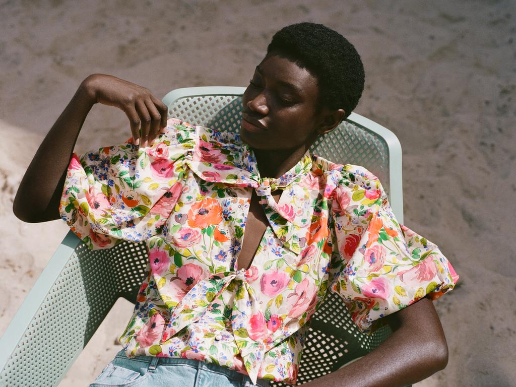 РУБАШКА ИЗ ХЛОПКА С ЦВЕТОЧНЫМ ПРИНТОМ И ЗАВЯЗКАМИ