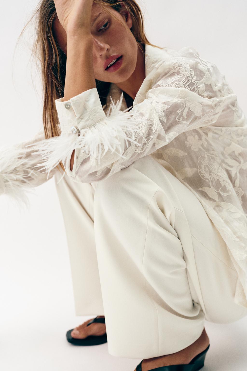 РУБАШКА С ВЫШИВКОЙ И ПЕРЬЯМИ