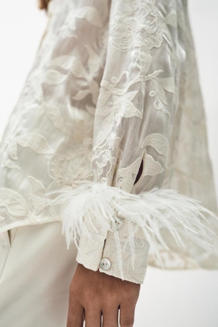 Рубашка с вышивкой и перьями- Заказать в России