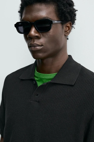 Поло из рельефного трикотажа классического кроя- Заказать в России