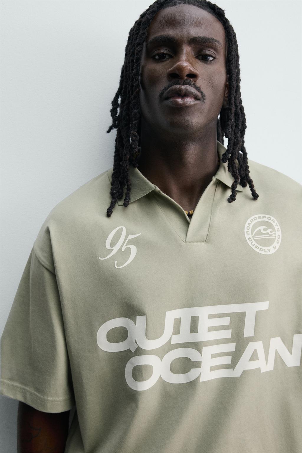 ПОЛО  С ТЕКСТОВЫМ ПРИНТОМ