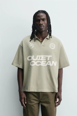 Поло  с текстовым принтом- Заказать в России