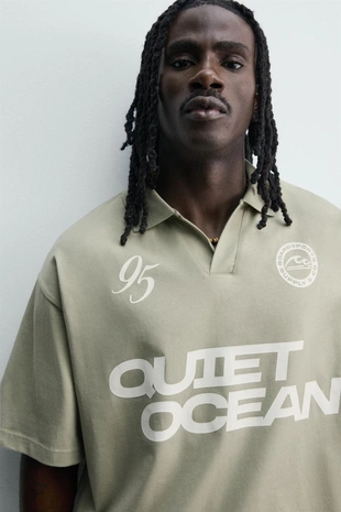 Поло  с текстовым принтом- Заказать в России