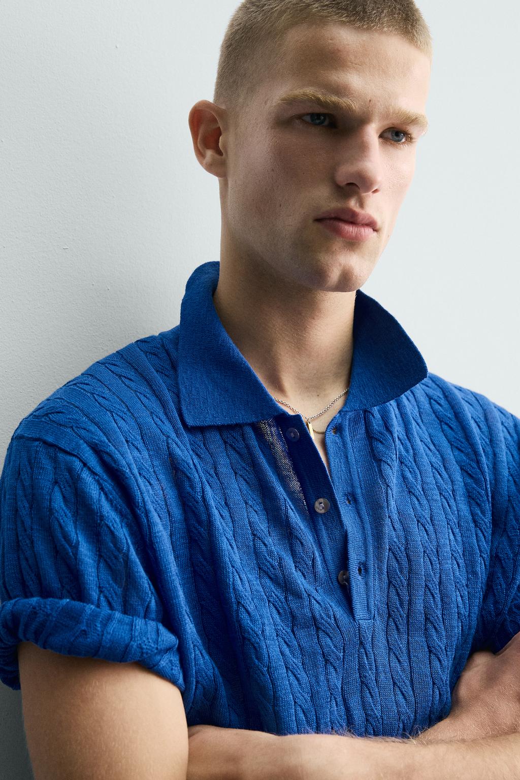 ПОЛО ИЗ РЕЛЬЕФНОГО ТРИКОТАЖА С КОСАМИ