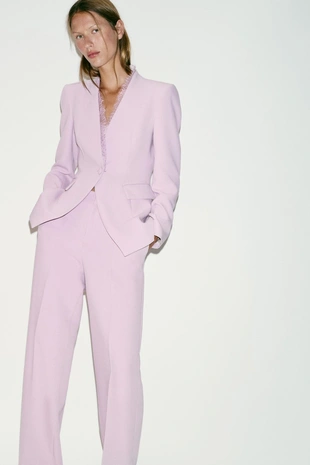 Приталенный блейзер с кружевом и подплечниками- Заказать в России