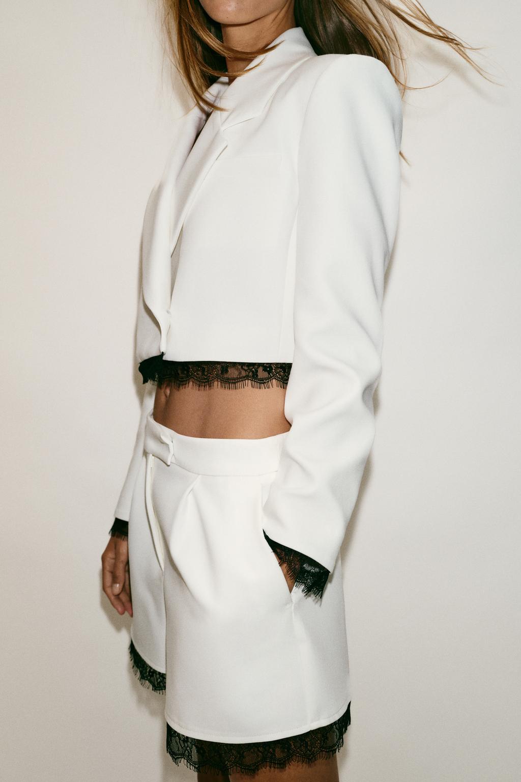 БЛЕЙЗЕР С КРУЖЕВНЫМИ ВСТАВКАМИ И ПОДПЛЕЧНИКАМИ