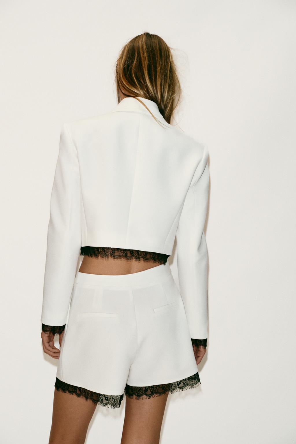 БЛЕЙЗЕР С КРУЖЕВНЫМИ ВСТАВКАМИ И ПОДПЛЕЧНИКАМИ