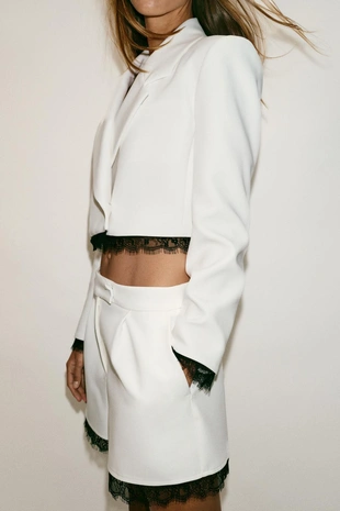 Блейзер с кружевными вставками и подплечниками- Заказать в России