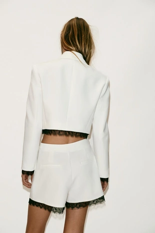 Блейзер с кружевными вставками и подплечниками- Заказать в России