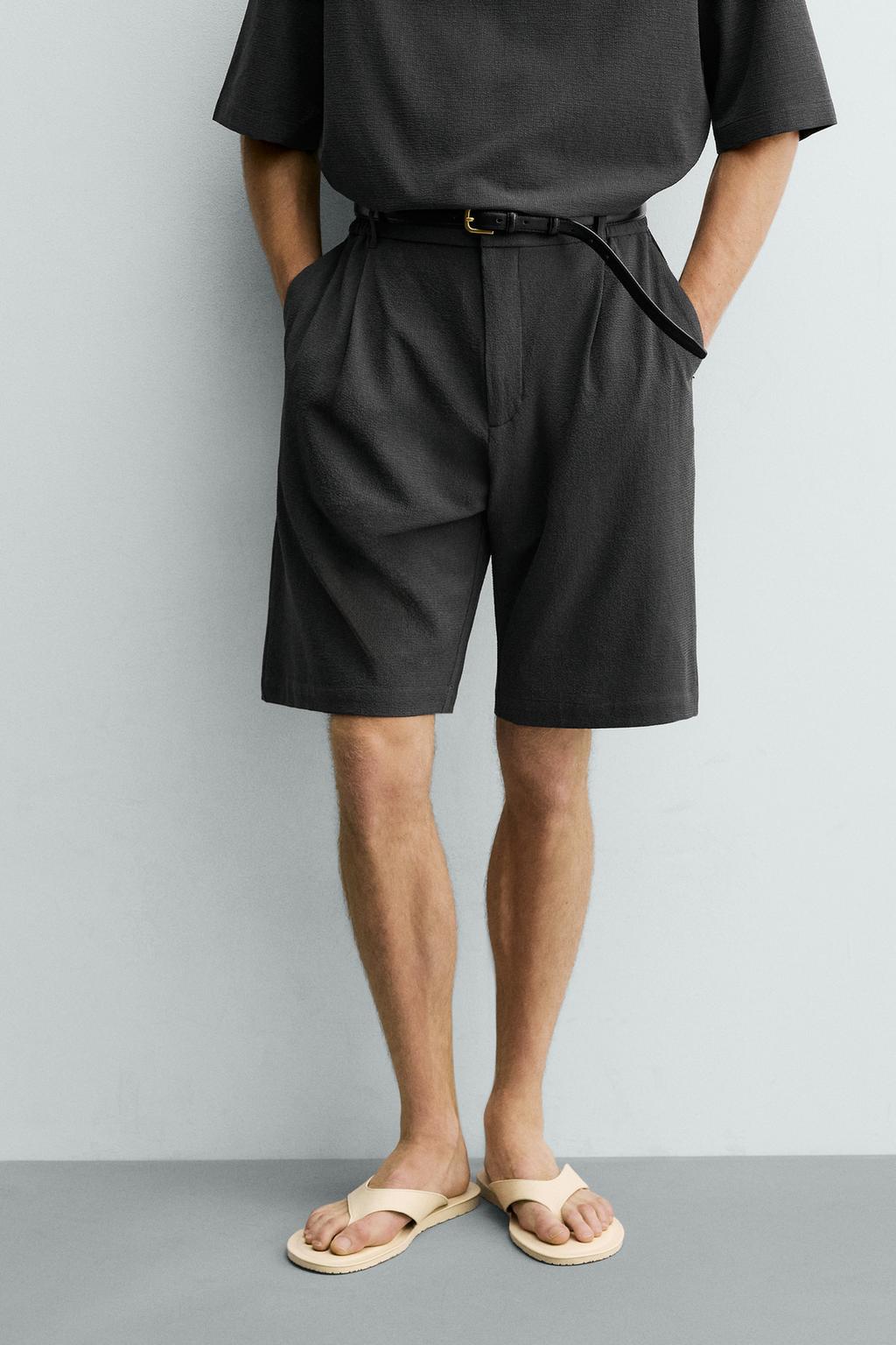 ШОРТЫ СВОБОДНОГО КРОЯ С НЕРОВНОЙ ТЕКСТУРОЙ И СКЛАДКАМИ