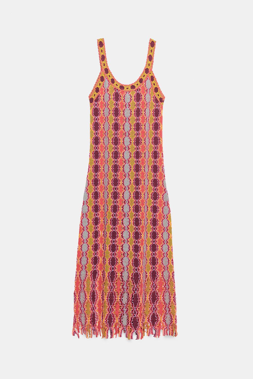 ДЛИННОЕ ТРИКОТАЖНОЕ ПЛАТЬЕ С БАХРОМОЙ