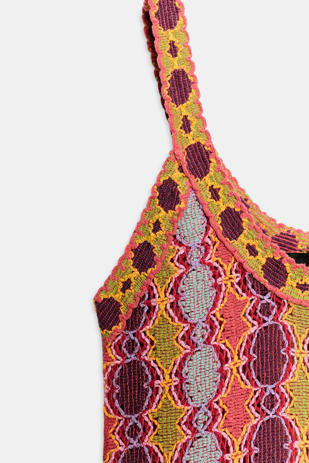 ДЛИННОЕ ТРИКОТАЖНОЕ ПЛАТЬЕ С БАХРОМОЙ