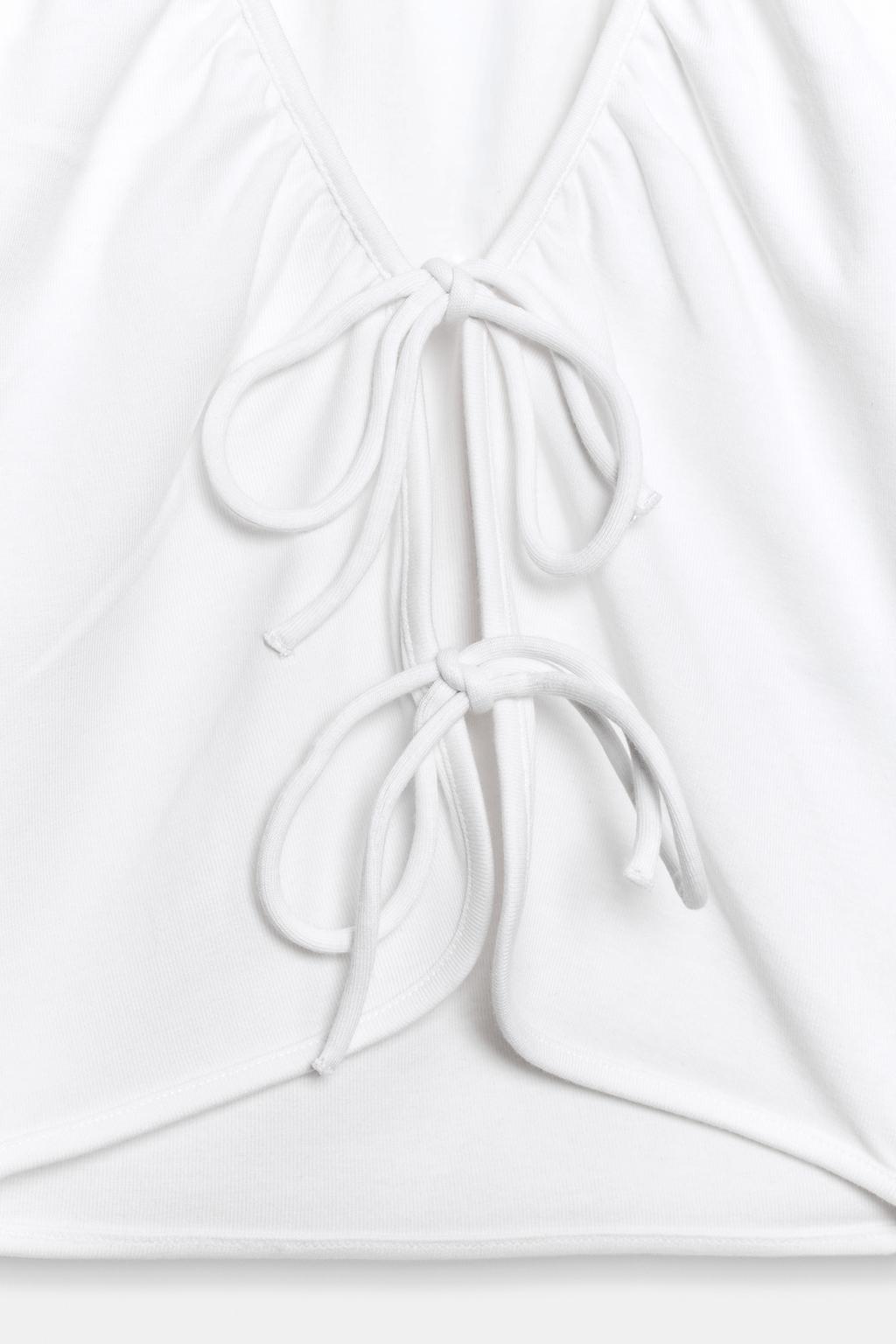 КРОП-ТОП С БАНТАМИ