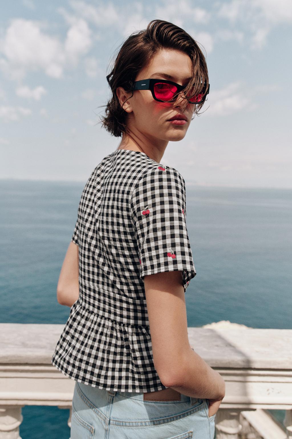 ТОП В КЛЕТКУ ВИШИ С ВЫШИВКОЙ ВИШЕН