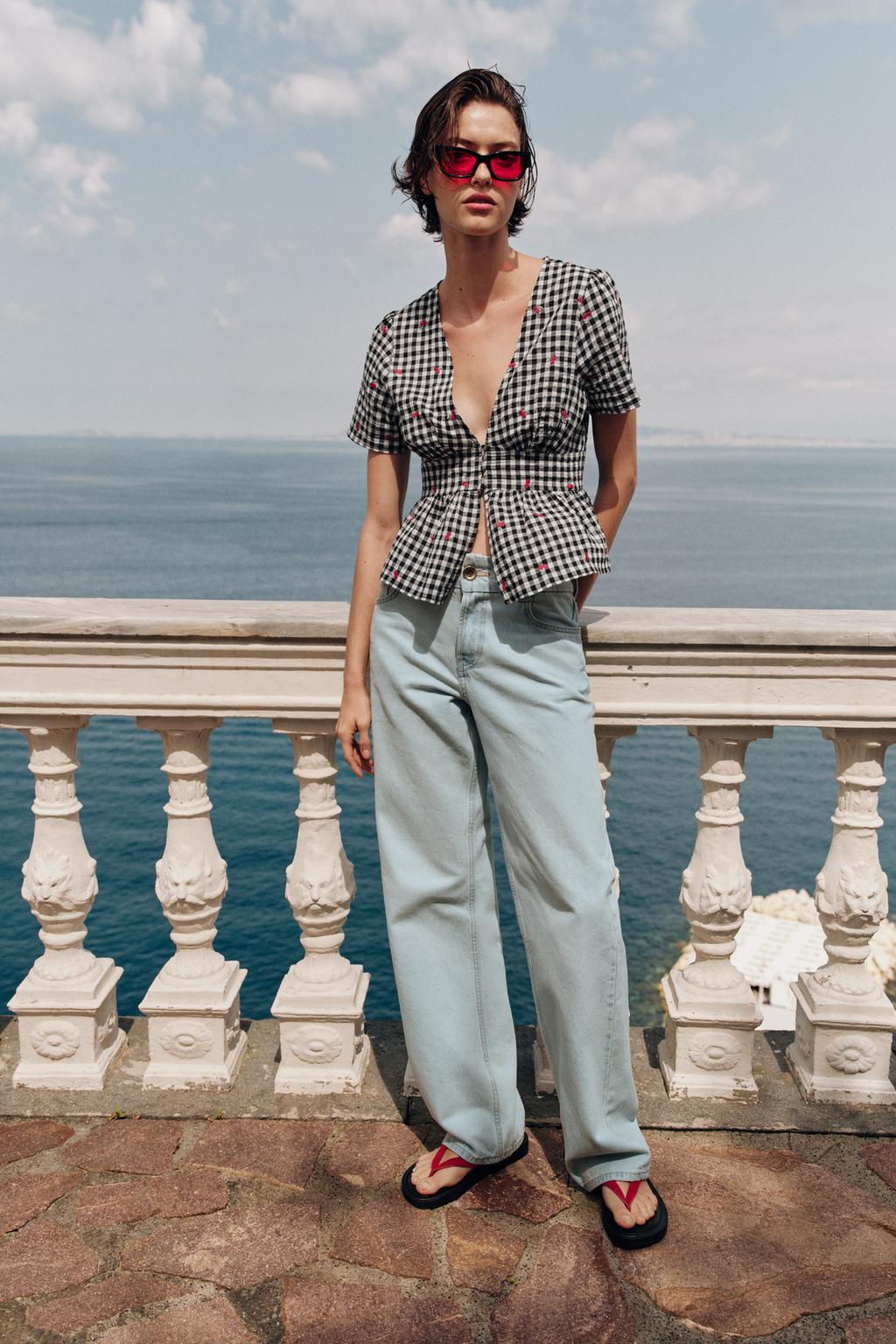 ТОП В КЛЕТКУ ВИШИ С ВЫШИВКОЙ ВИШЕН