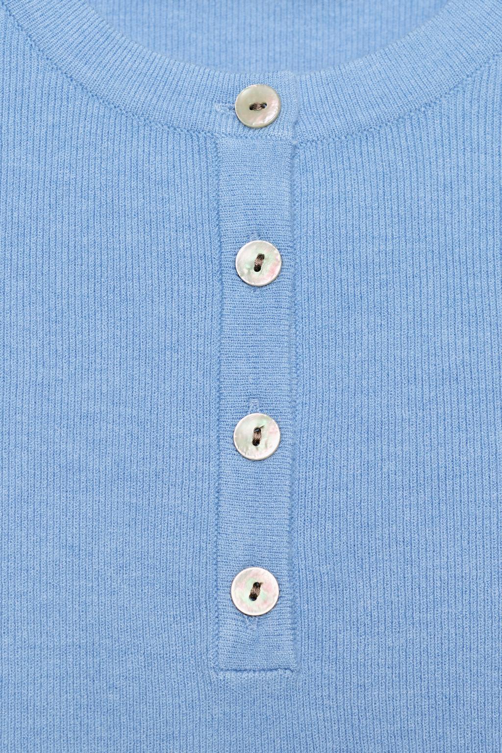 ТРИКОТАЖНЫЙ ТОП С ПУГОВИЦАМИ