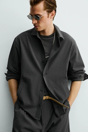 Куртка-рубашка свободного кроя из ткани с неравномерной текстурой- Заказать в России