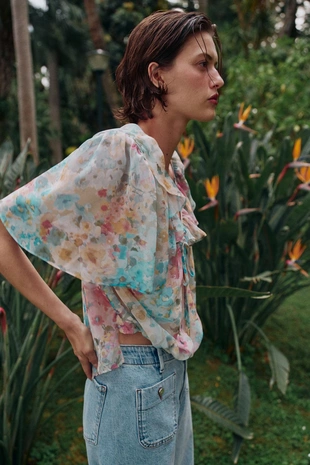 Блуза с воланами и цветочным принтом- Заказать в России