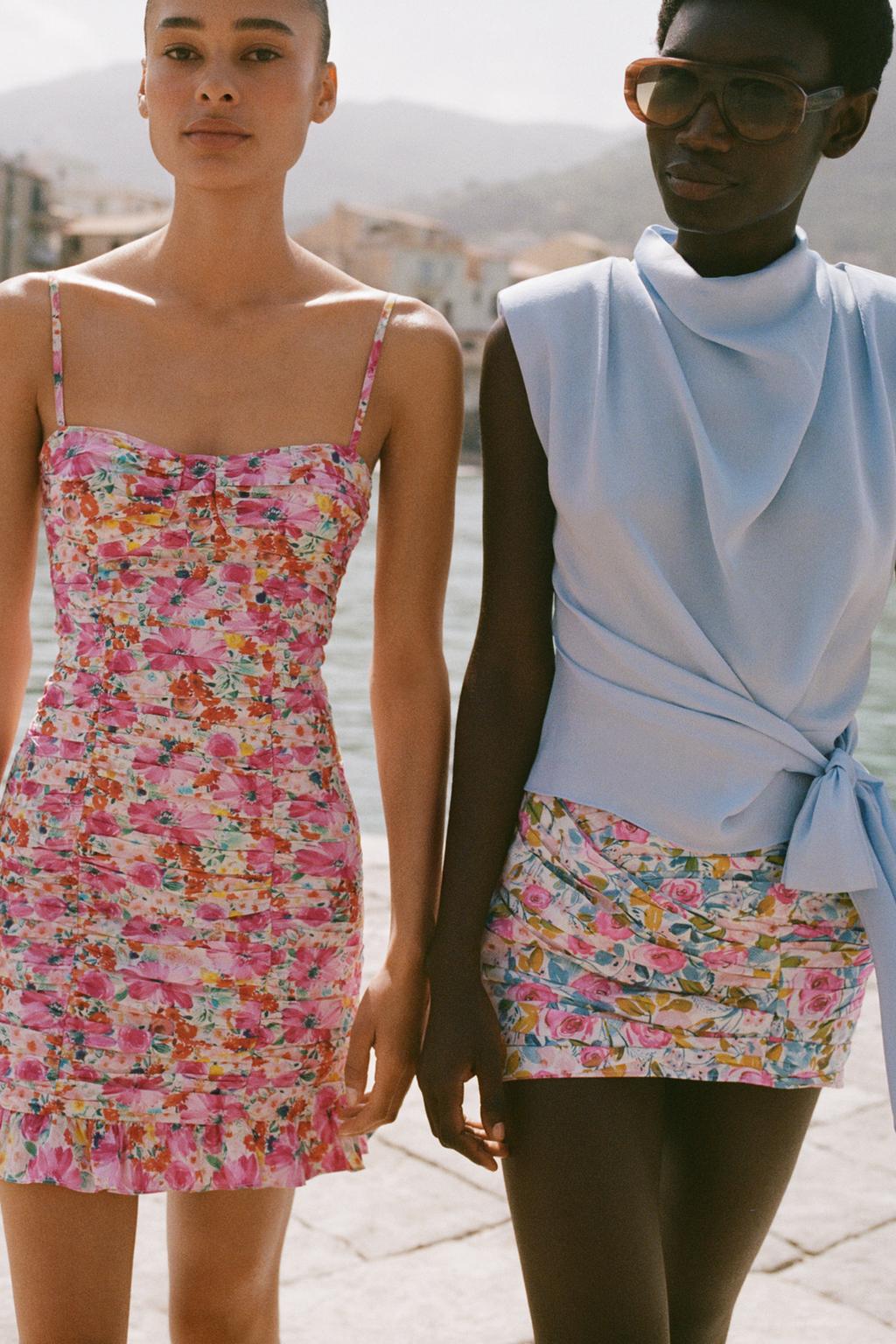 МИНИ-ЮБКА СО СБОРКАМИ И ЦВЕТОЧНЫМ ПРИНТОМ