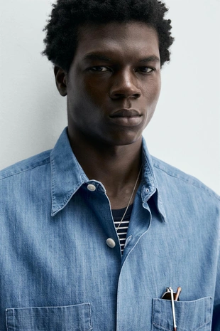 Джинсовая рубашка с карманами- Заказать в России