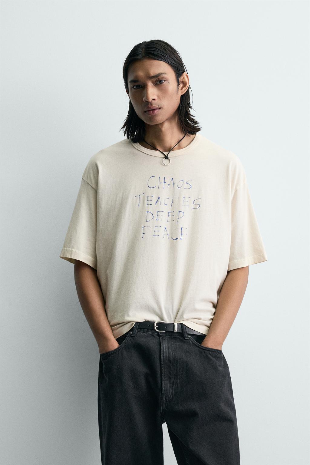 ФУТБОЛКА ИЗ ТКАНИ С ЭФФЕКТОМ ПОТЕРТОСТИ С НАДПИСЬЮ МАРКЕРОМ