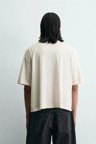 Футболка из ткани с эффектом потертости с надписью маркером- Заказать в России