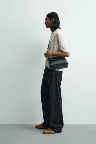 Футболка из ткани с эффектом потертости с надписью маркером- Заказать в России