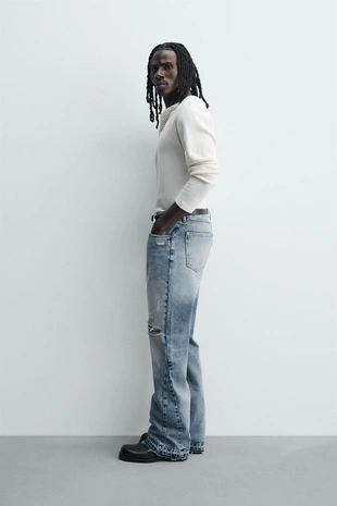 Джинсы Flare Fit с разрезами- Заказать в России