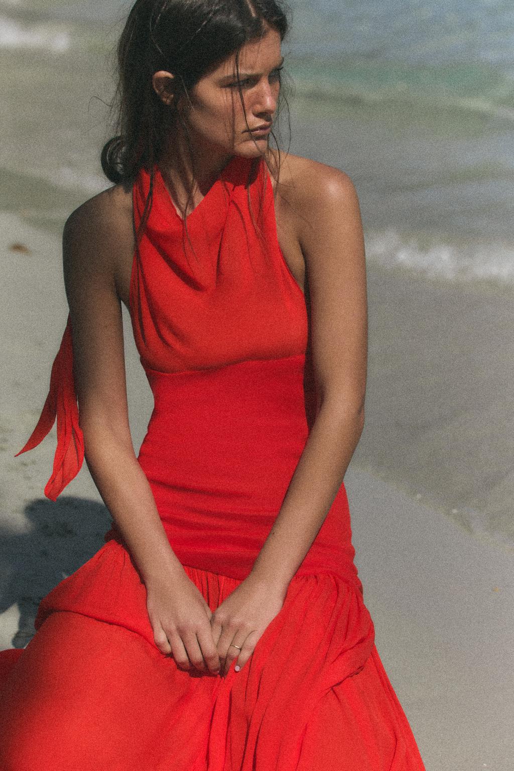 ПЛАТЬЕ ХАЛТЕР С ОБЪЕМНОЙ ЮБКОЙ