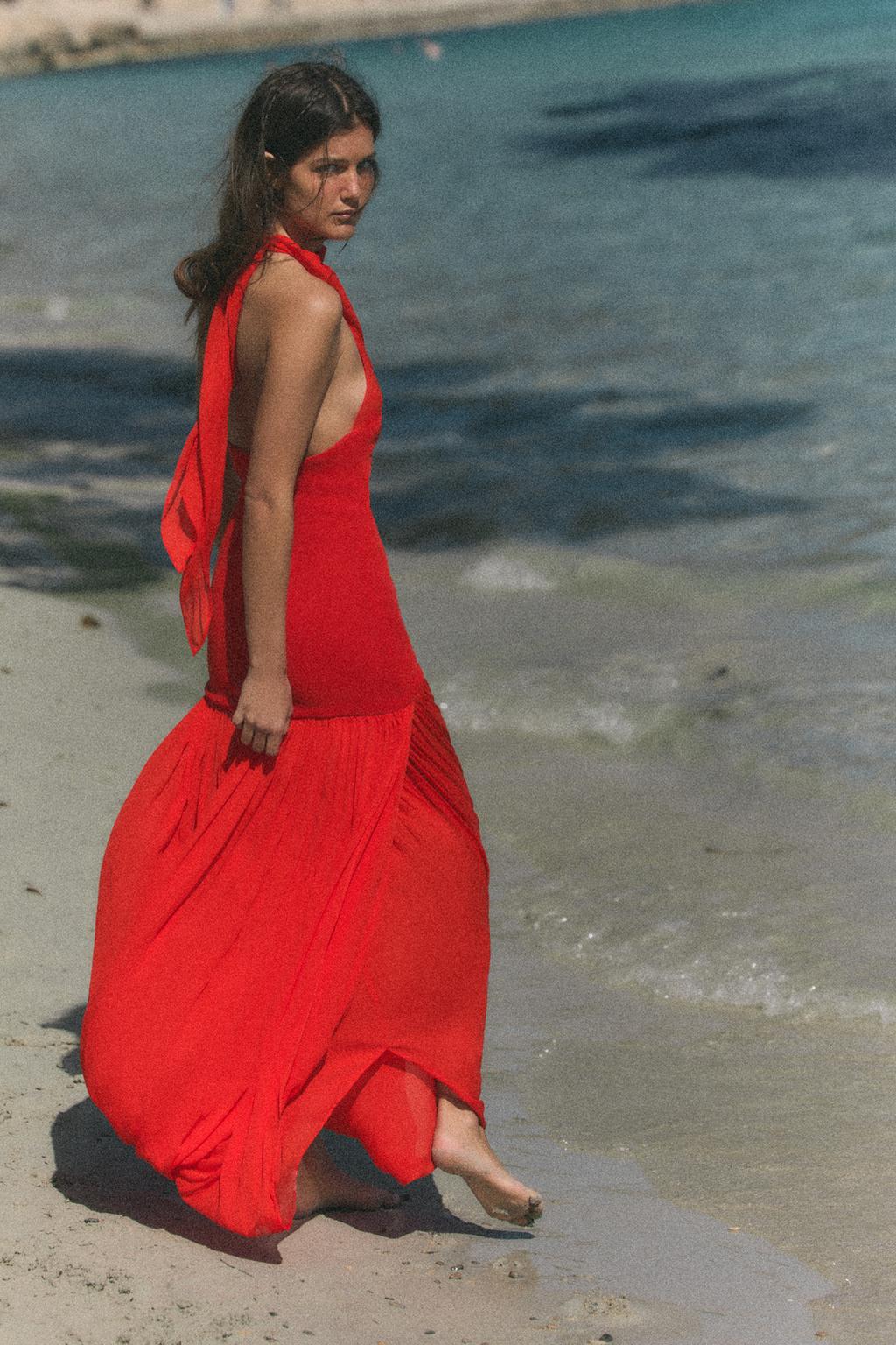 ПЛАТЬЕ ХАЛТЕР С ОБЪЕМНОЙ ЮБКОЙ