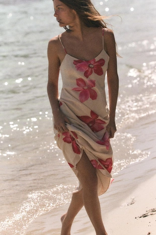 Платье миди с цветочным принтом со сборками- Заказать в России