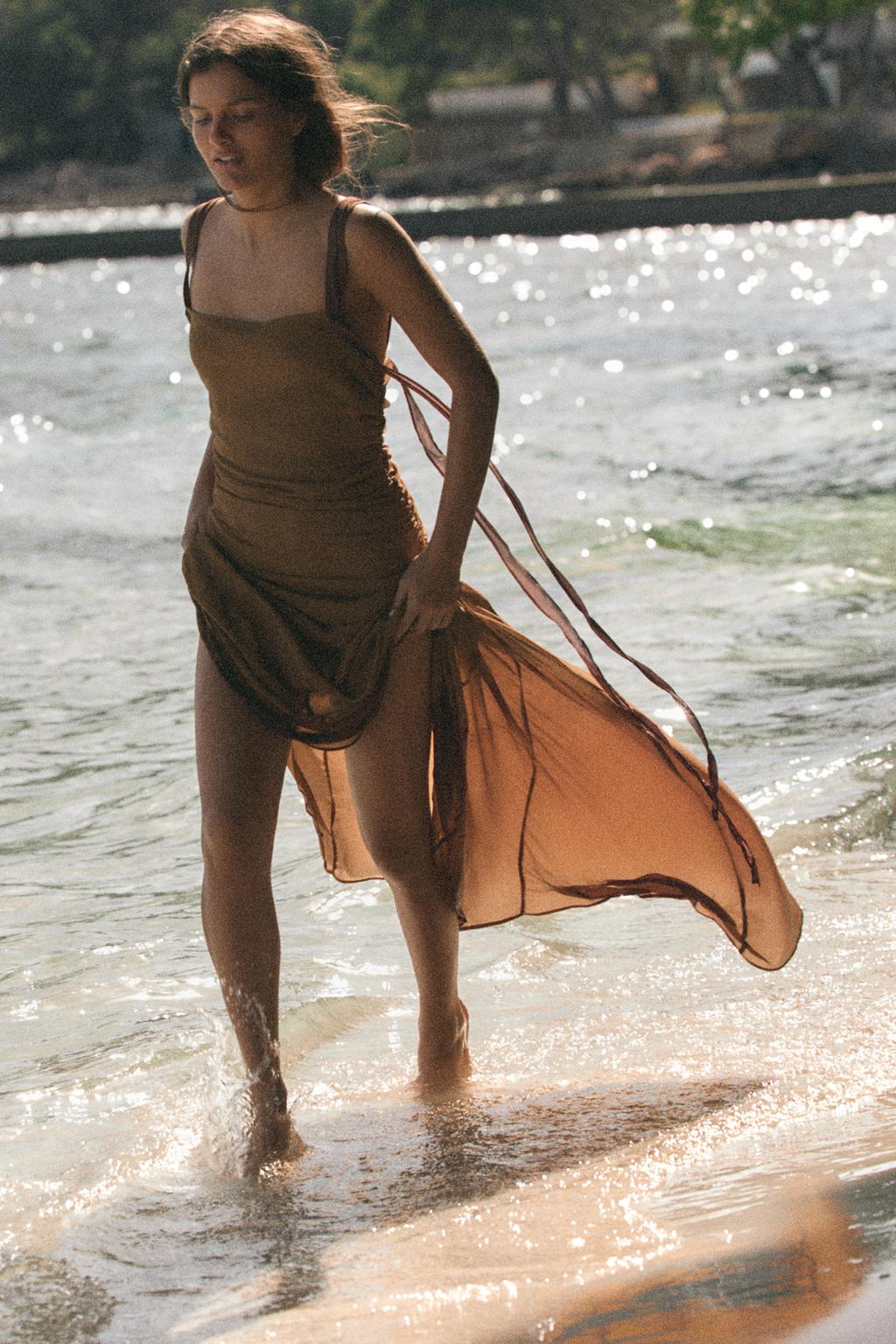 ПЛАТЬЕ ИЗ ЖОРЖЕТА СО СБОРКАМИ