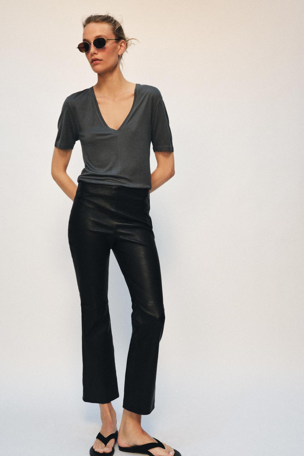 ФУТБОЛКА С V-ОБРАЗНЫМ ВЫРЕЗОМ