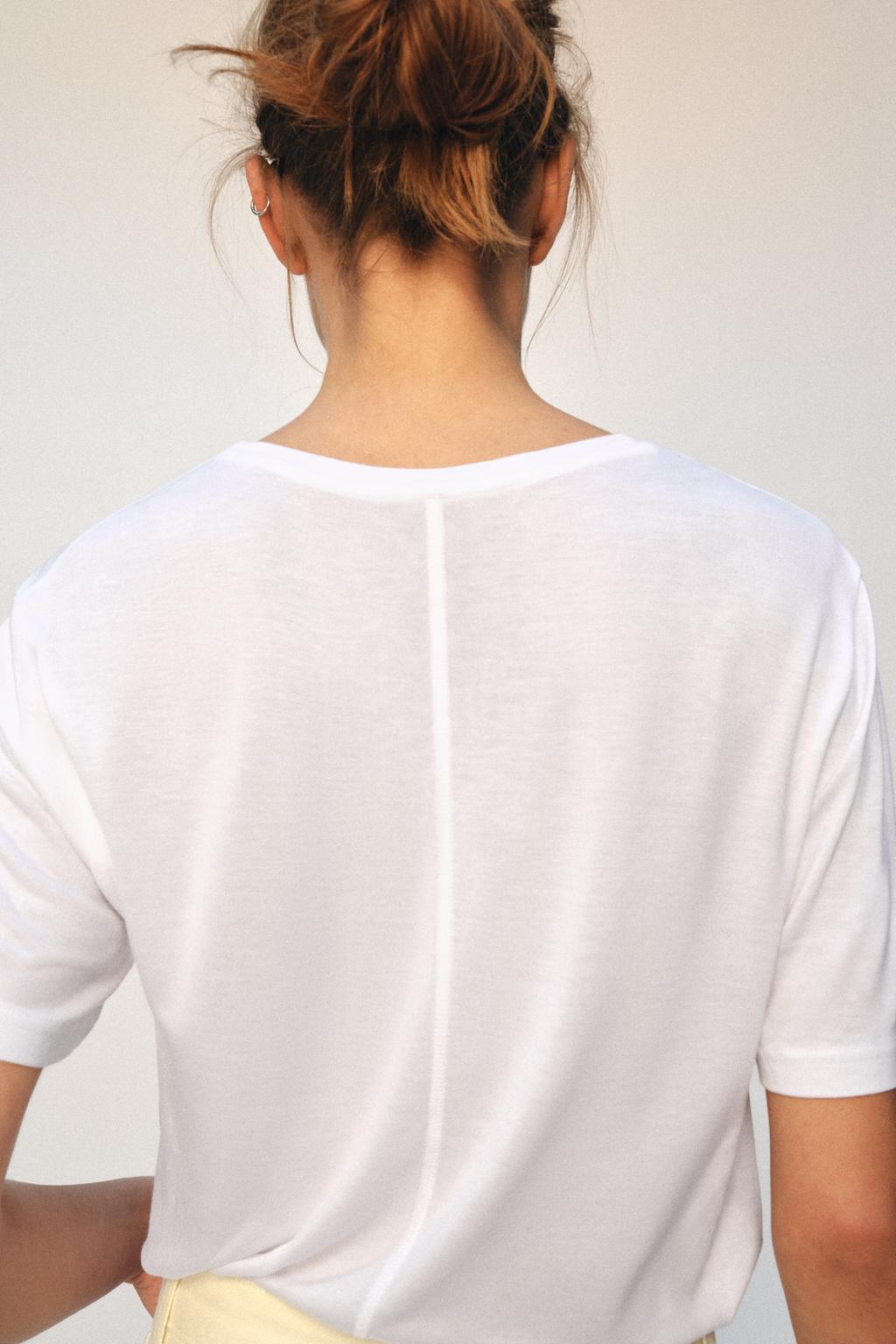 ФУТБОЛКА С V-ОБРАЗНЫМ ВЫРЕЗОМ