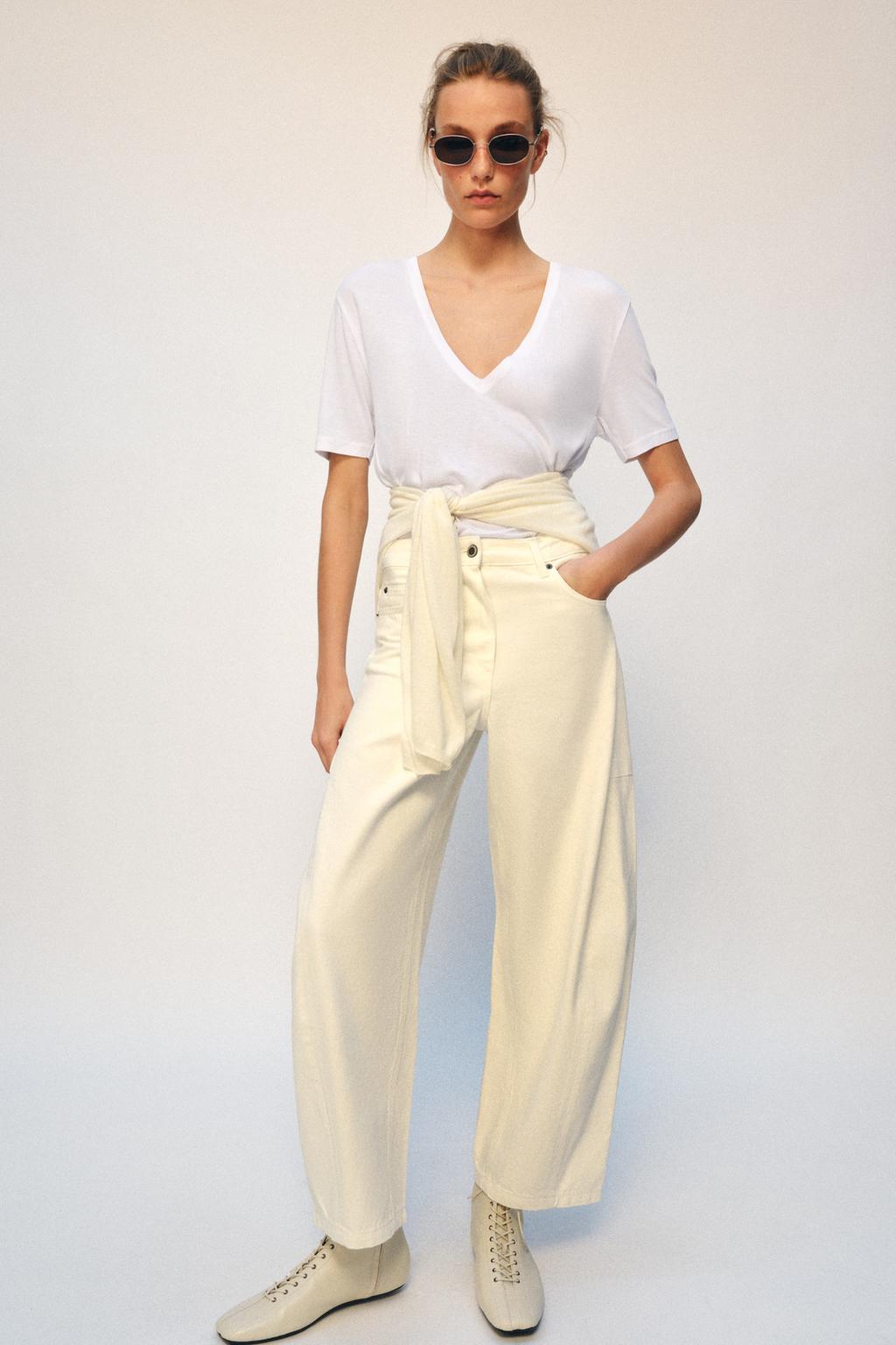 ФУТБОЛКА С V-ОБРАЗНЫМ ВЫРЕЗОМ