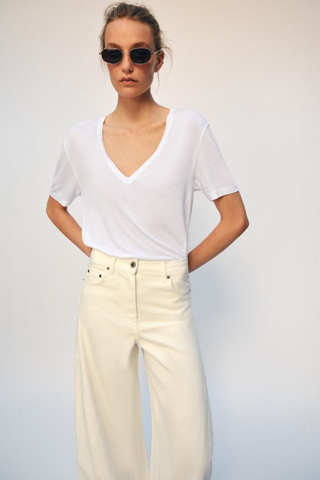 ФУТБОЛКА С V-ОБРАЗНЫМ ВЫРЕЗОМ