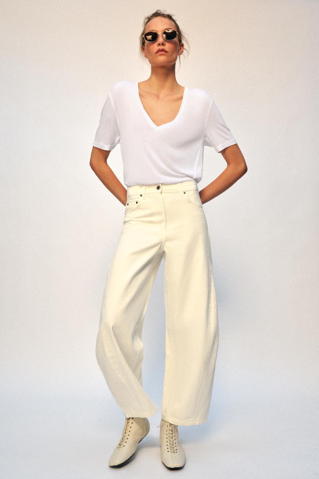 ФУТБОЛКА С V-ОБРАЗНЫМ ВЫРЕЗОМ