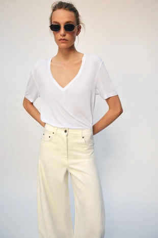 Футболка с V-образным вырезом- Заказать в России