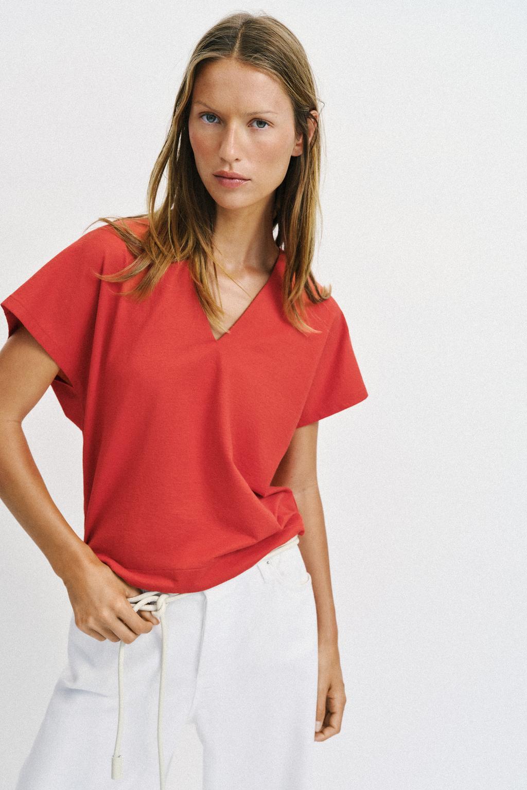 ФУТБОЛКА В СТИЛЕ РУСТИК С V-ОБРАЗНЫМ ВЫРЕЗОМ