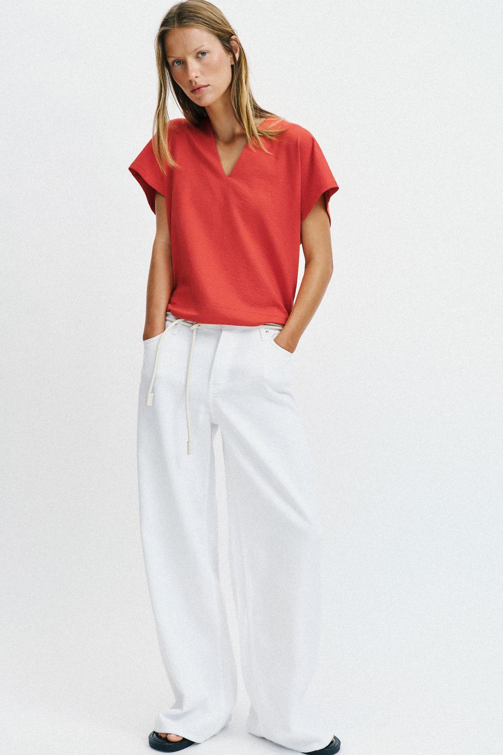 ФУТБОЛКА В СТИЛЕ РУСТИК С V-ОБРАЗНЫМ ВЫРЕЗОМ