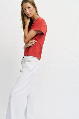 Футболка в стиле рустик с V-образным вырезом- Заказать в России